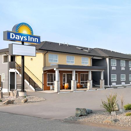 Days Inn By Wyndham 100 Mile House Zewnętrze zdjęcie