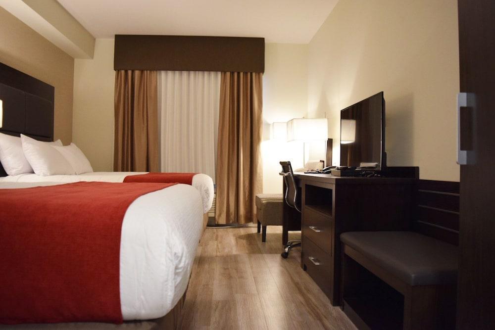 Days Inn By Wyndham 100 Mile House Zewnętrze zdjęcie