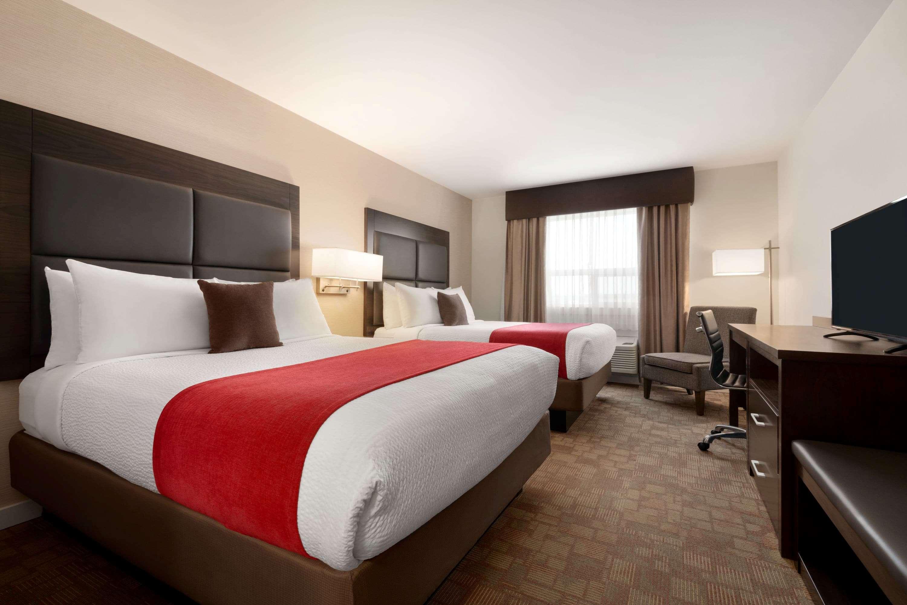 Days Inn By Wyndham 100 Mile House Zewnętrze zdjęcie