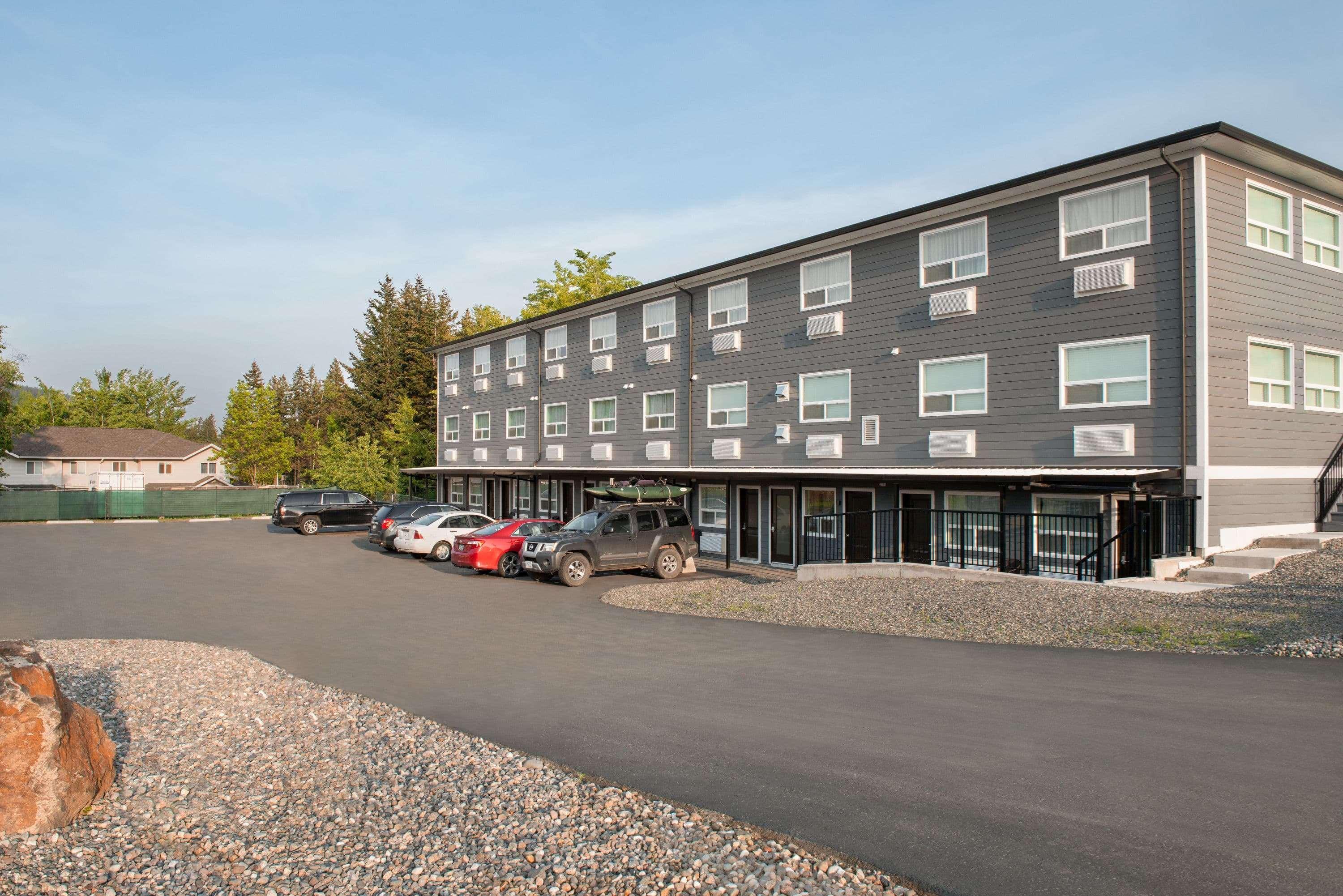 Days Inn By Wyndham 100 Mile House Zewnętrze zdjęcie