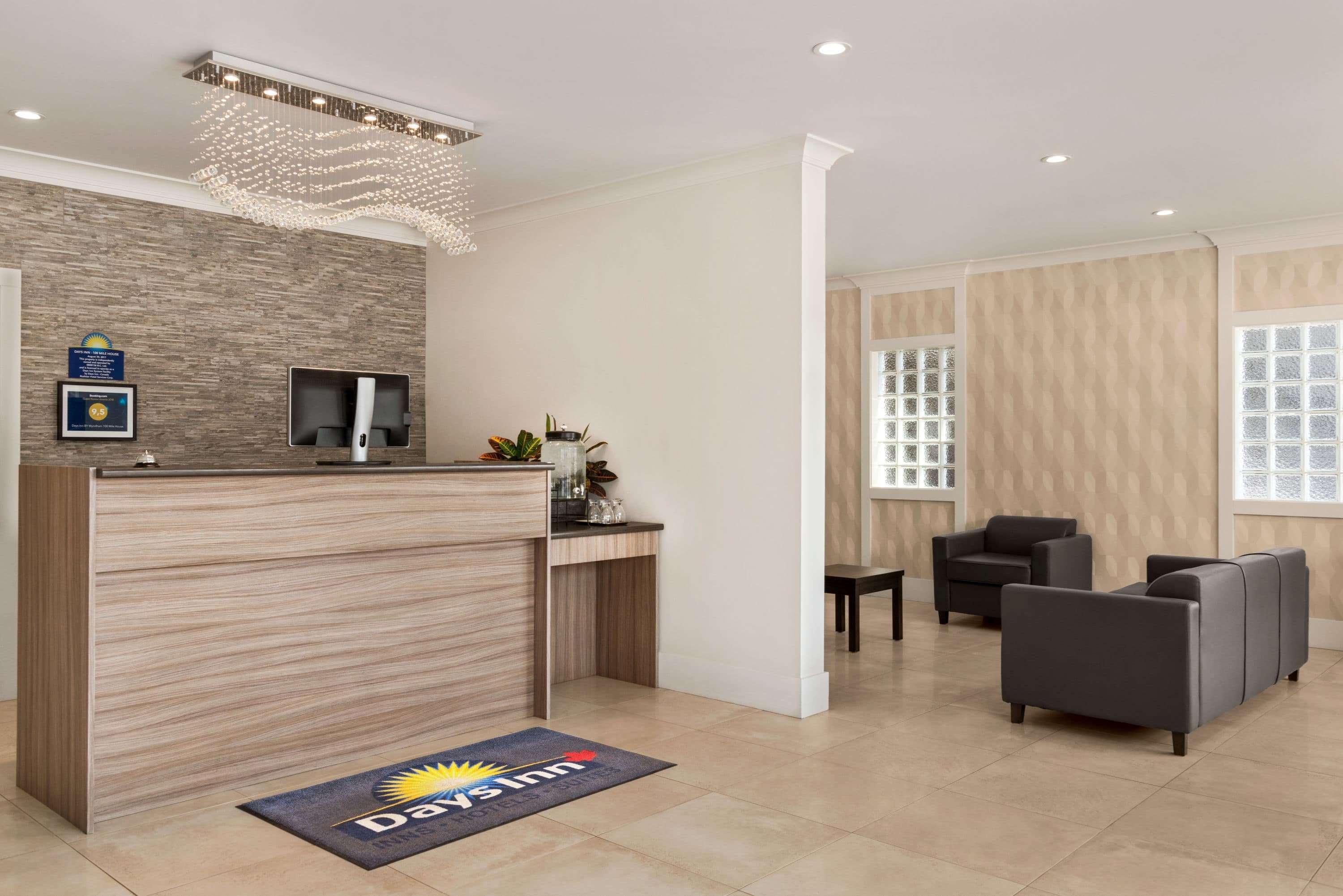 Days Inn By Wyndham 100 Mile House Zewnętrze zdjęcie