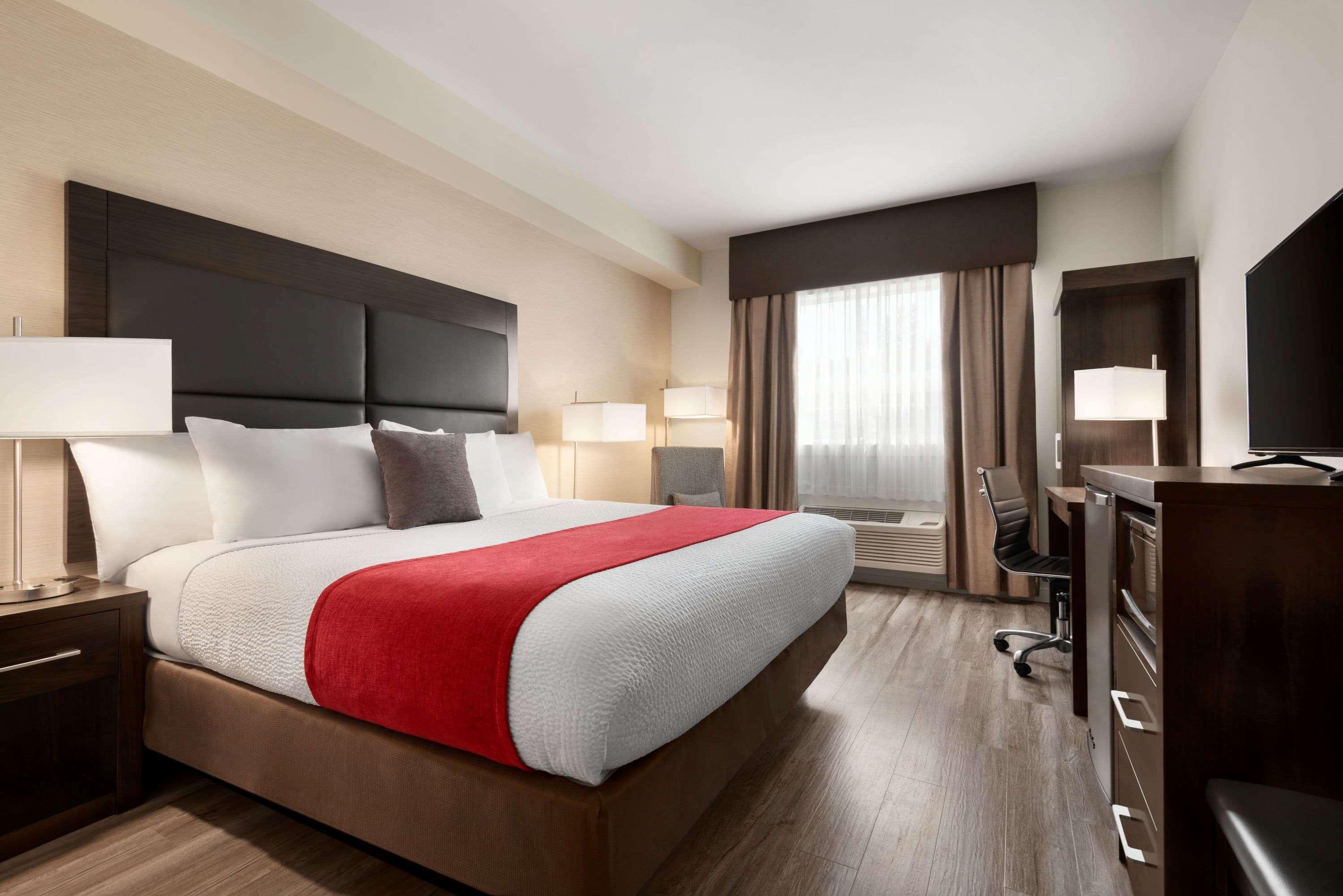 Days Inn By Wyndham 100 Mile House Zewnętrze zdjęcie