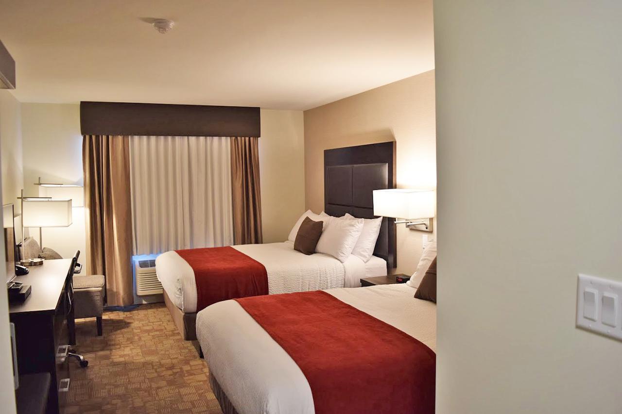 Days Inn By Wyndham 100 Mile House Zewnętrze zdjęcie