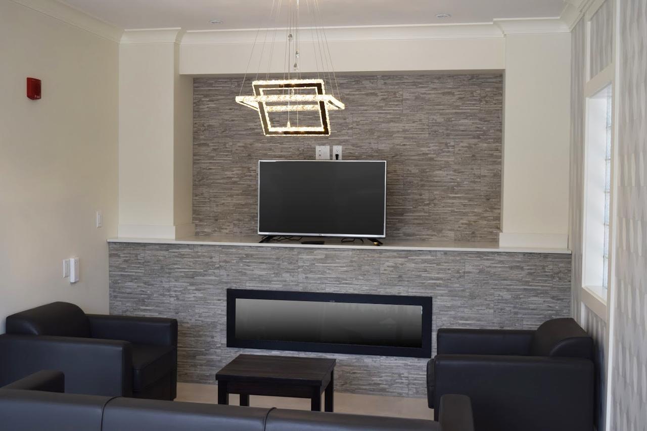Days Inn By Wyndham 100 Mile House Zewnętrze zdjęcie